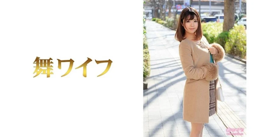 今天19岁小萝莉 苗条乖巧 柳腰蜜桃臀 换上黑丝真诱人 沙发舔穴水汪汪 超警觉发现了镜头